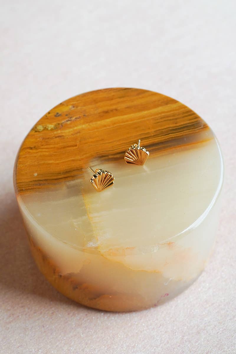 Paulina Otero - Shell stud earrings