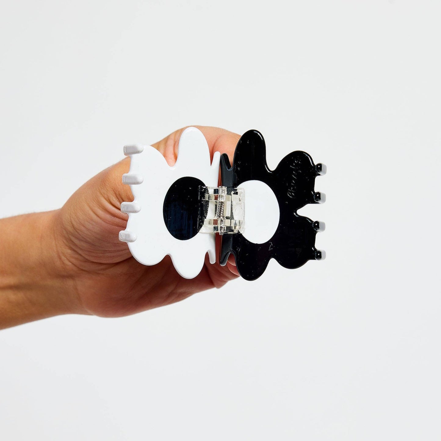 CHUNKS - Flower Claw Black + White