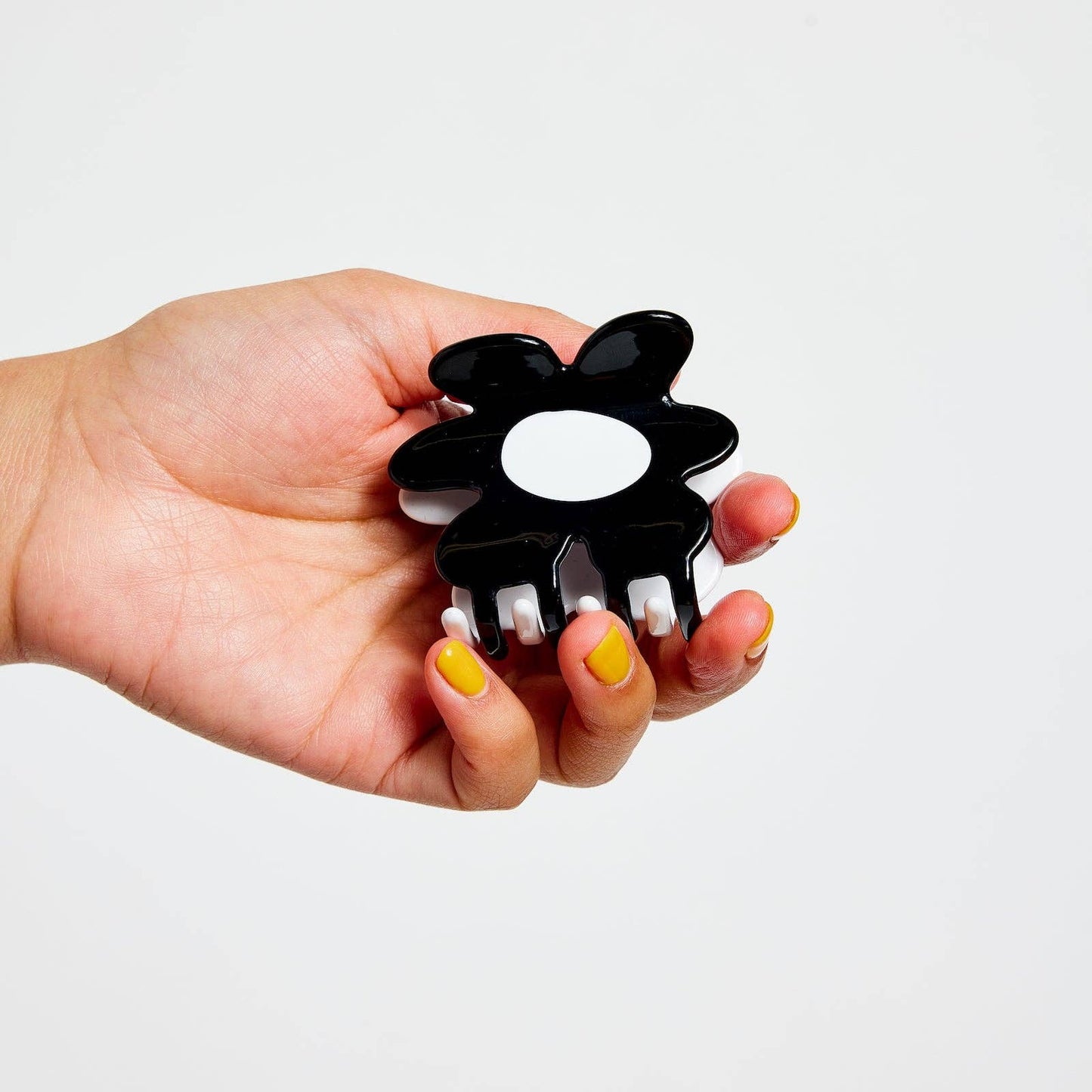 CHUNKS - Flower Claw Black + White