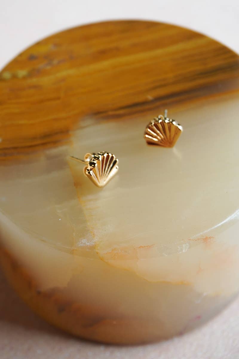 Paulina Otero - Shell stud earrings
