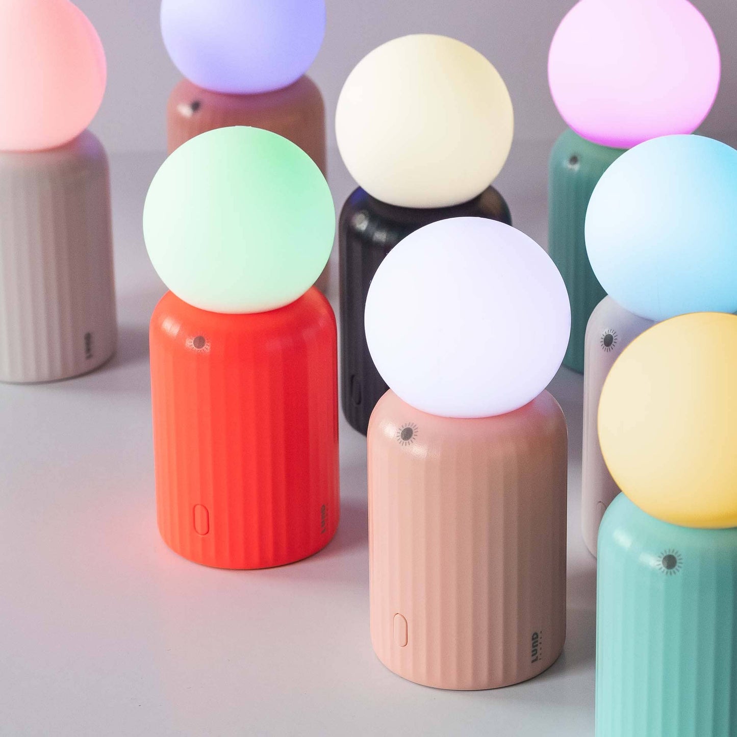 Lund Design House - Mini Wireless 8 Colour Changing Lamp: Pink