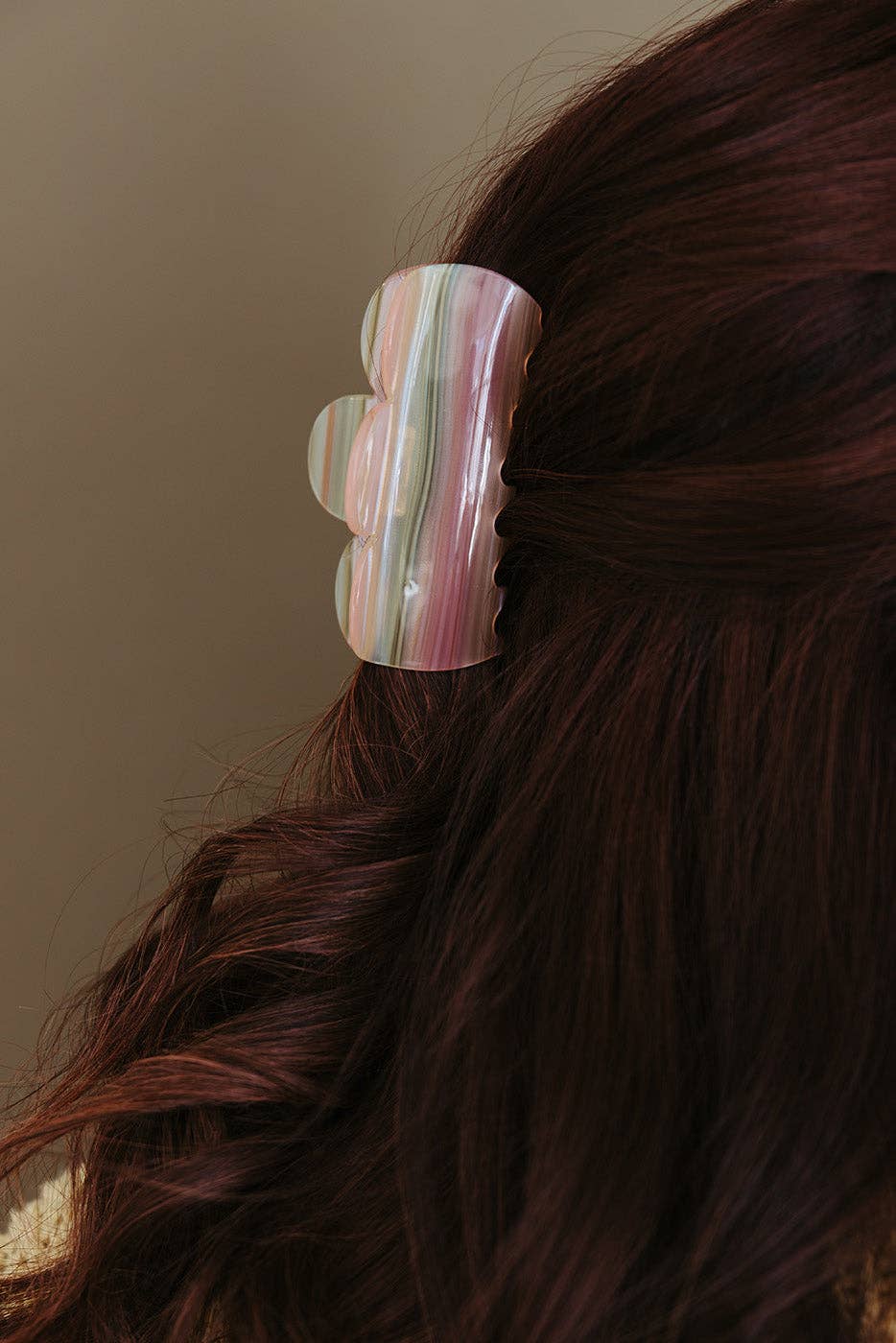 Paulina Otero - Vase Hair-Claw in Pastel Dream