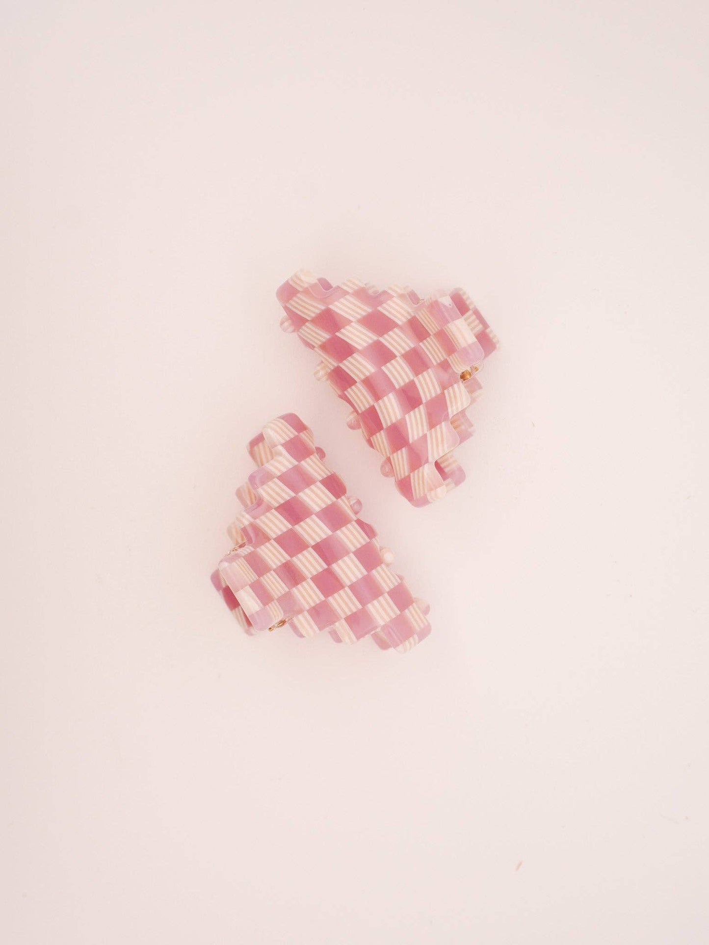 Paulina Otero - Small Pyramid Hair-Claw in Pink Checkerboard